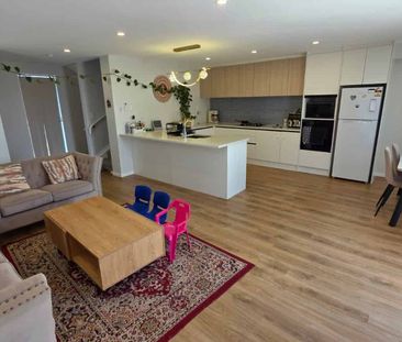 Modern Living in Millwater - Pet friendly - Photo 4