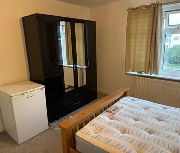 Room in a Shared House, Narborough Road South, LE3 - Photo 3
