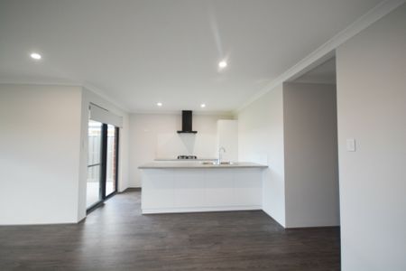 Brand New Four Bedroom Dual Living Property! - Photo 4