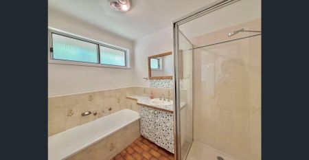 Comfortable Family Home in Cranbourne – Convenient, Private & Well-Located - Photo 4