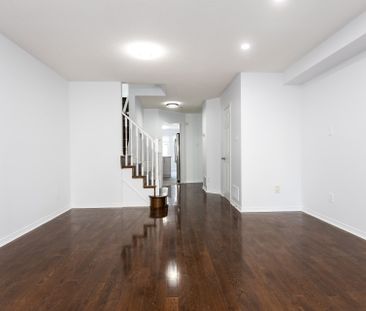 For Lease - 100 Coburg Crescent, Richmond Hill, Ontario - Photo 5