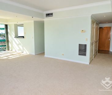 Stunning Riverfront Apartment with Spectacular City & River Views - Photo 2
