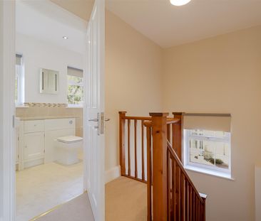 A 2 Bedroom House in Prestbury Manor GL52 3NQ - Photo 2