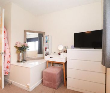 2 bedroom semi-detached house to rent - Photo 2