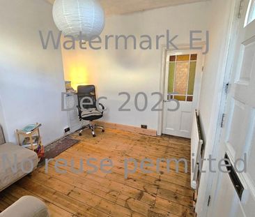 2 Bed Terraced House, Stock Street, E13 - Photo 2