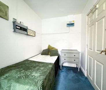 1 bedroom in a house share to rent - Photo 6
