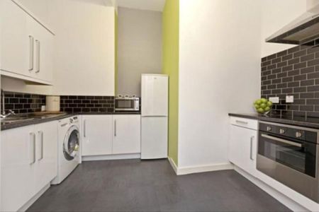 2 Bed Flat - Photo 4