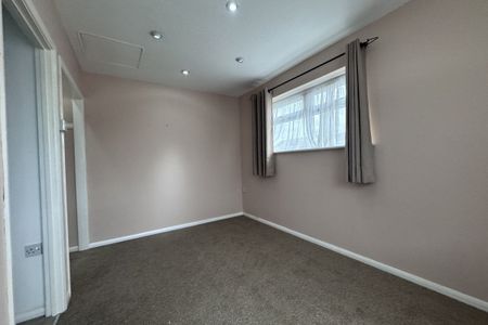 Warren Avenue - Photo 2