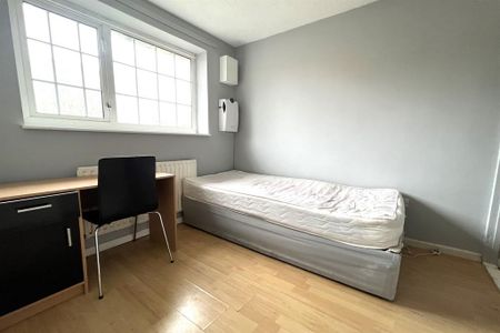 3 bedroom terraced house to rent - Photo 3