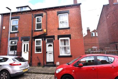 2 bedroom House in Hyde Park, Leeds - Photo 5