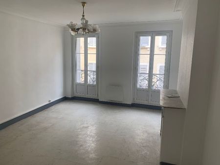 Appartement 3 pièces 73m2 MARSEILLE 1ER 725 euros - Photo 4