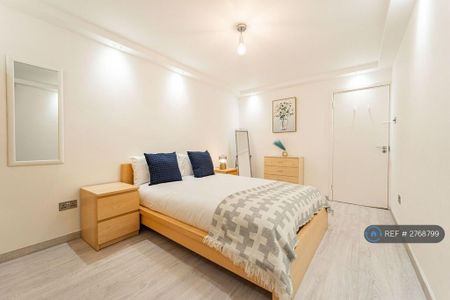 3 bedroom flat to rent - Photo 5