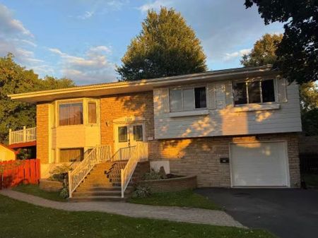 Maison de plain-pied à louer - Brossard (Noms de rues (B)) Maison de plain-pied à louer - Brossard (Noms de rues (B)) - Photo 3