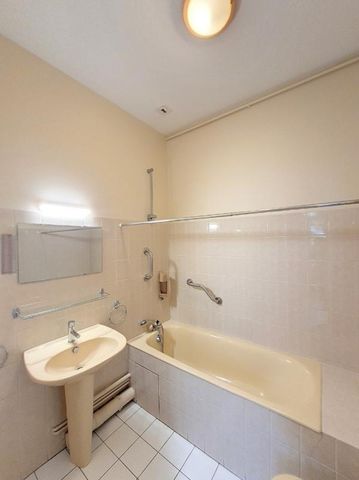 Location Appartement 2 pièces 50m² AGEN 47000 - Photo 4