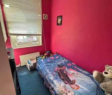 3 Bed Flat, Ash Villa, LU1 - Photo 2