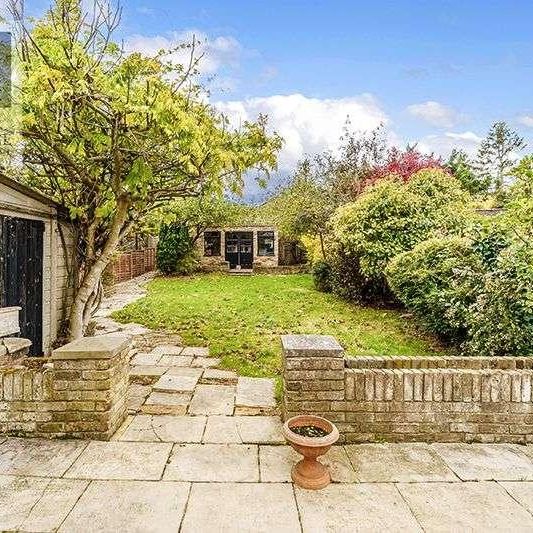 Tudor Avenue, Worcester, KT4 - Photo 1