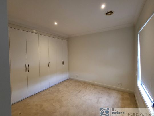Spacious Townhouse - Photo 1