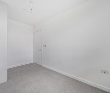 3 bedroom flat to rent - Photo 6