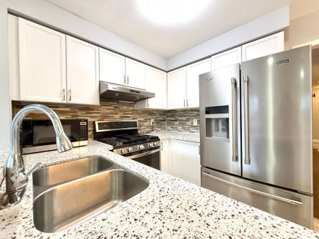 For Lease - 163 Willow park dR Drive, Brampton, Ontario - Photo 3