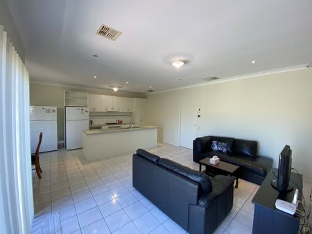 5-bedroom shared house / townhouse, Lincoln Place - Photo 5