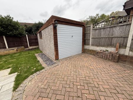 3 bedroom detached house to rent - Photo 3
