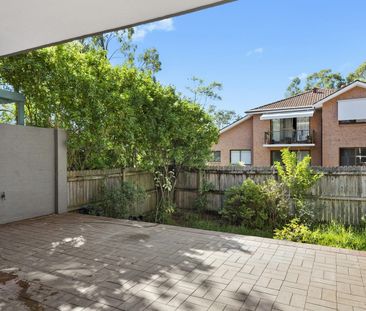Unique Ground Floor Unit with Garden - Photo 2