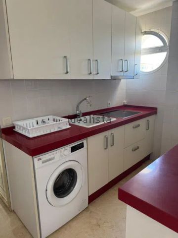 Alquiler de piso en Avenida Ramón y Cajal - Photo 2