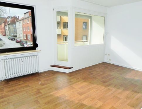 ZENTRAL - IDEAL für PENDLER! 1-Zimmer-Wohnung mit separater Küche, Duschbad sowie rückwärtiger Südwest-Loggia in gesuchter Lage nahe Bremer-Innenstadt und Hauptbahnhof - Photo 1