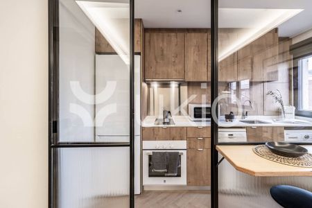 2 bedroom luxury Apartment for rent in Madrid, Spain - Photo 2