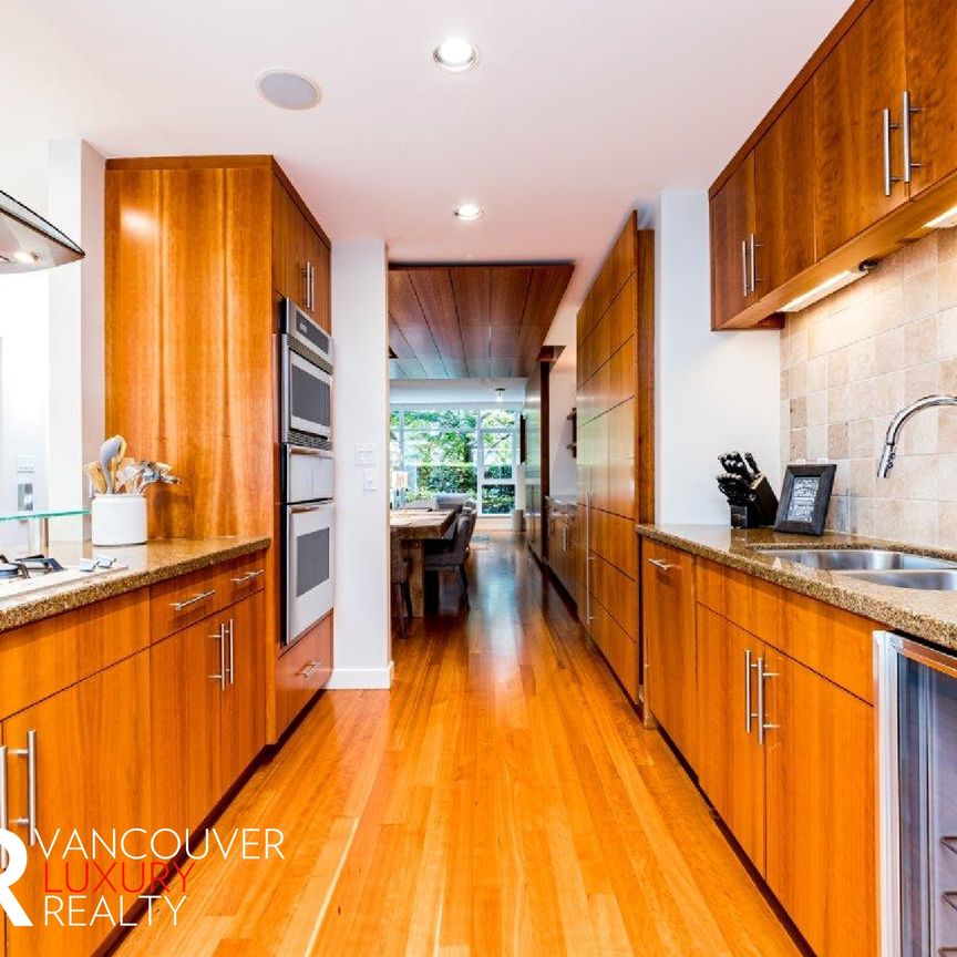 Townhouse in Downtown Vancouver, BC - Photo 1