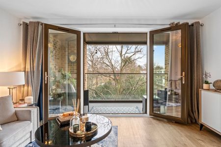 Spitfire Chase, Walton-on-Thames, KT12 - Photo 2