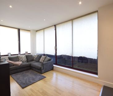 Consort Way, Horley, Surrey, RH6 - Photo 5