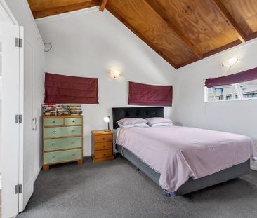 Sunny 1-Bedroom Flat with Deck & Parking - Photo 5