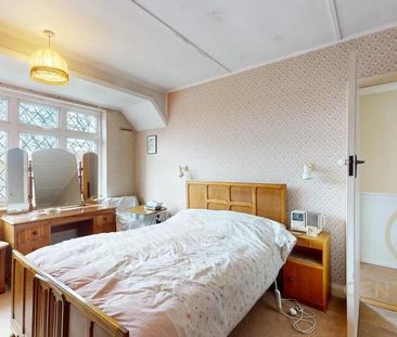 4 bedroom semi-detached house to rent - Photo 3