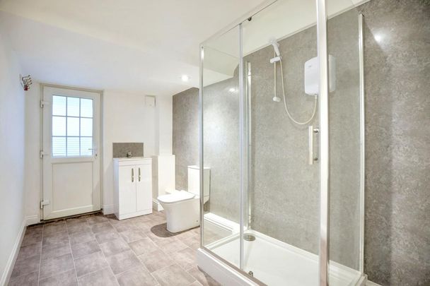 1 bedroom ground floor flat to rent - Photo 1