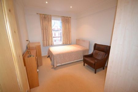 3 bedroom flat to rent - Photo 3