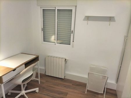 Plaça dHondures, Valencia, Valencian Community 46022 - Photo 4