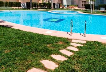 For long-term rent: apartment in Javea, Golden Garden urbanization, with 2 bedrooms and a pool.