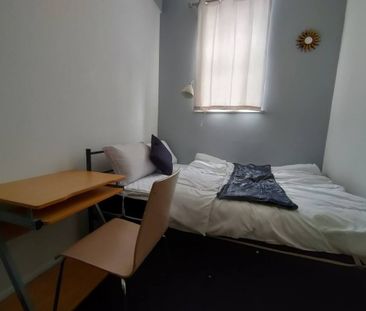 3 Bed Flat, The Study, M6 - Photo 6