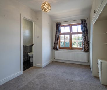 2 bedroom semi-detached to let - Photo 1