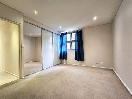 FOOTSTEPS TO TO ALL AMENITIES - MODERN TWO BEDROOM APARTMENT - Photo 3