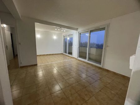 Location Appartement 4 pièces 78 m2 à Fresnoy-le-Grand - Photo 2