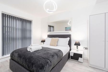 3 bedroom flat to rent - Photo 4