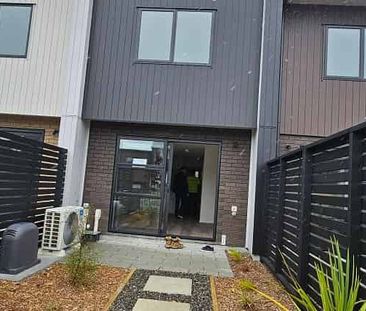 Modern 2BR Townhouse in Glen Eden! - Photo 4