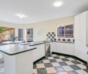 SPACIOUS FAMILY LIVING IN THE HEART OF FORESTVILLE - Photo 6