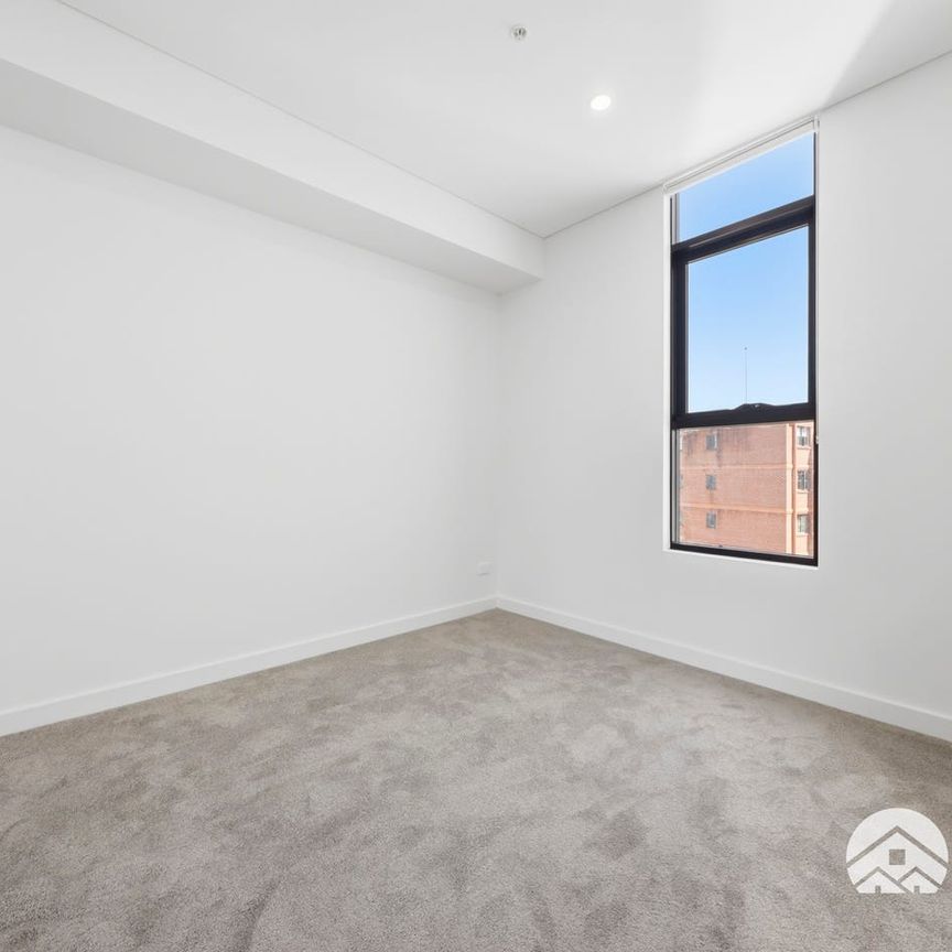 SPACIOUS 94SQM TWO BEDROOM APARTMENT WITH LARGE COVERED BALCONY - Photo 1