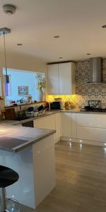 1 Bed Semi-Detached House, Warren Crescent, SO16 - Photo 4