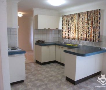 Warm & Low-Maintenance Family Home â 3 Bed | 1 Bath | A/C | Fully... - Photo 5