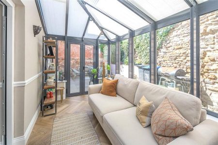 3 bedroom end of terrace house to rent - Photo 2