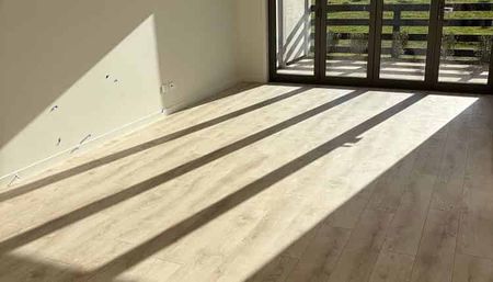Modern 4BR Townhouse in Leamington - Photo 2